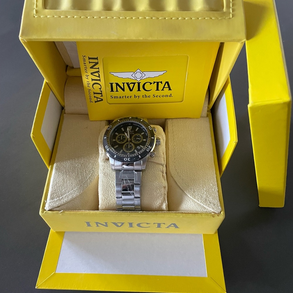 BRAND NEW Invicta Men's 1203 Specialty
Chronograph Watch